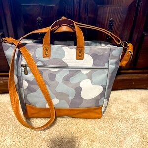 Thirty-one tote bag in adorable camo print.